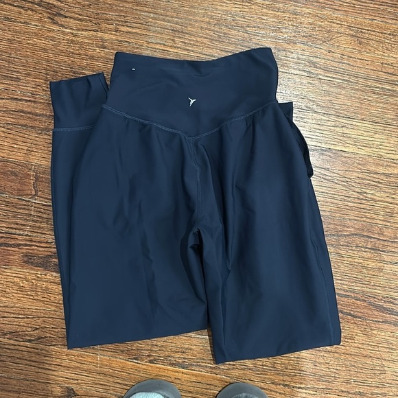 Old Navy Go Dry Elevate Leggings in Navy - Picture 7 of 7